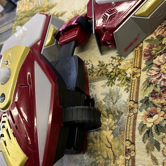 IRON MAN MARVEL DISNEY BUNDLE - Picture 6 of 6